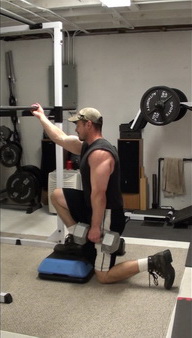 Get a better butt with this reverse lunge exercise - bottom position