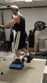 Get a better butt with this reverse lunge exercise - top position