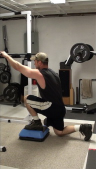 Get a better butt with this reverse lunge exercise - bottom position